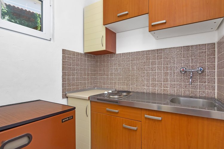 Studio flat near beach Cove Pokrivenik, Hvar (AS-5231-c)