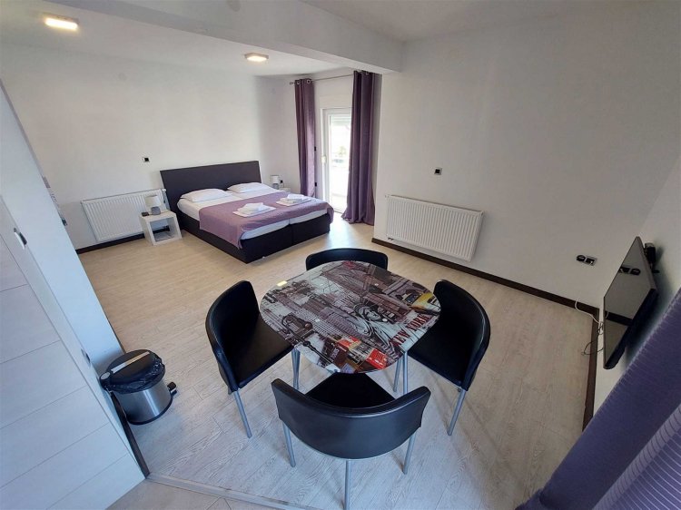 Daniel Studio no.3 (1012-DVS)