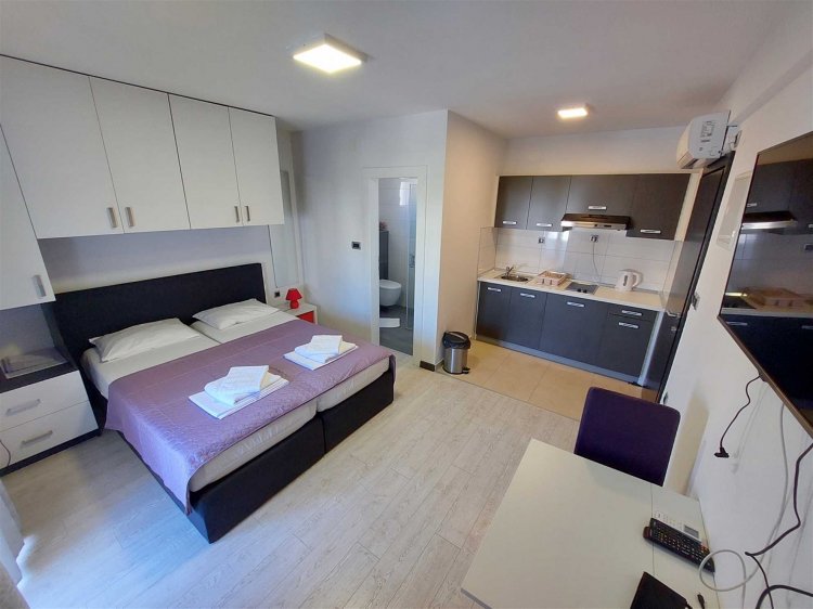 Daniel Studio no.4 (1012-DVS)