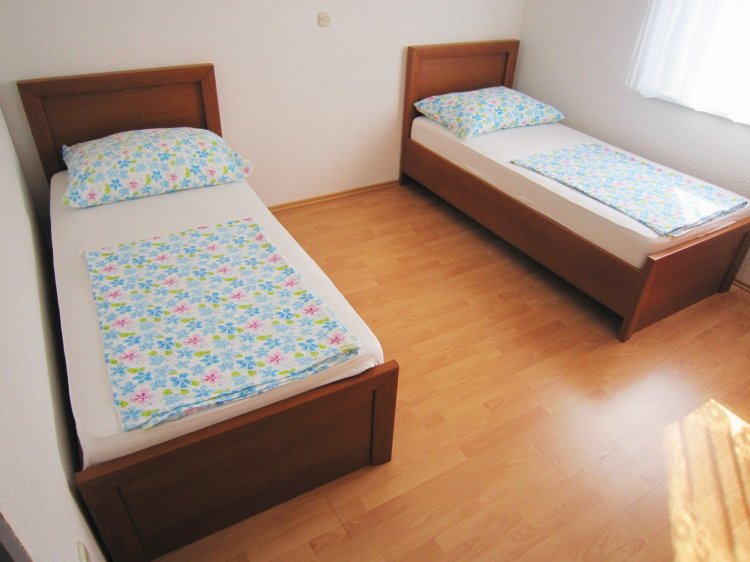 Milic A4+1 no.1 (1015-MVI)