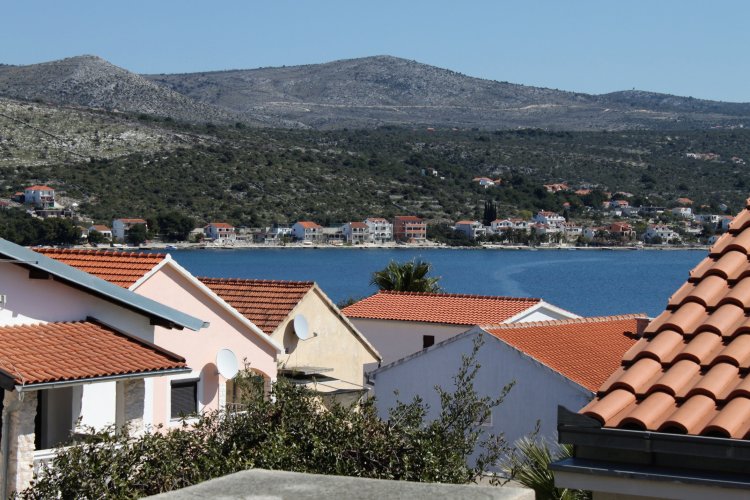 Two bedroom apartment with balcony and sea view Rogoznica (A-5269-b)