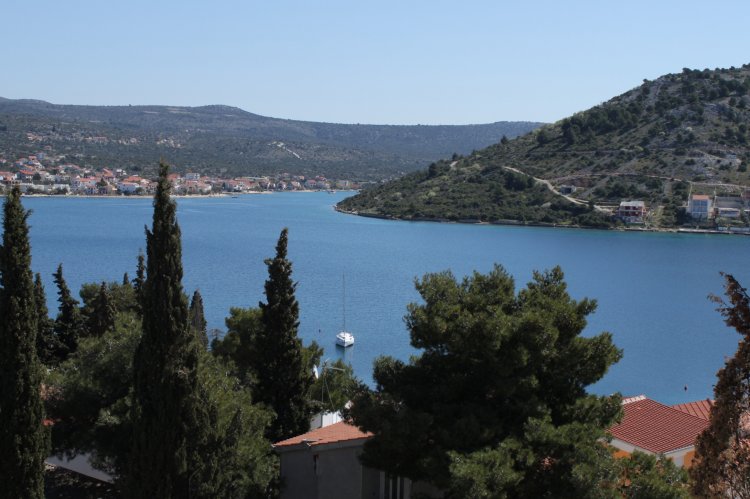 Two bedroom apartment with terrace and sea view Rogoznica (A-5269-c)