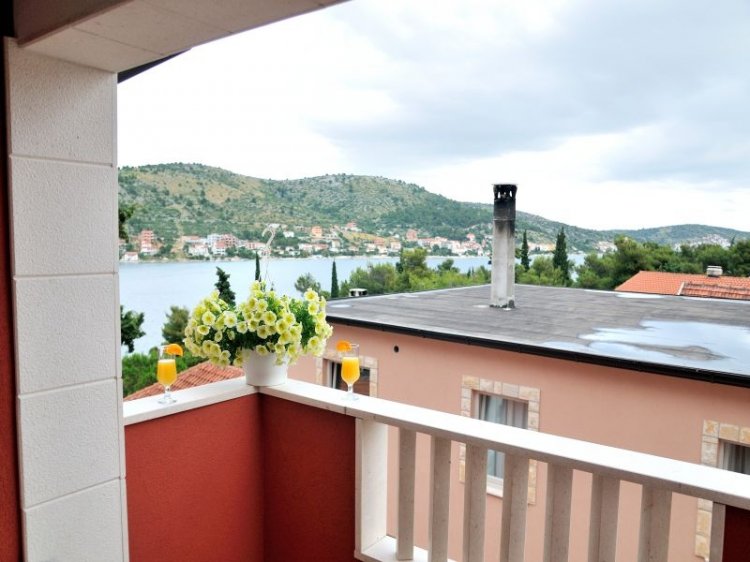 Two bedroom apartment with terrace and sea view Rogoznica (A-5269-c)