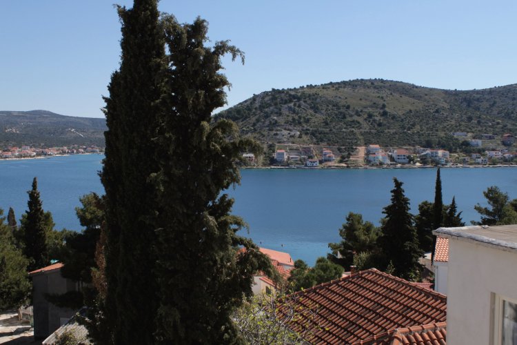 Two bedroom apartment with terrace and sea view Rogoznica (A-5269-c)