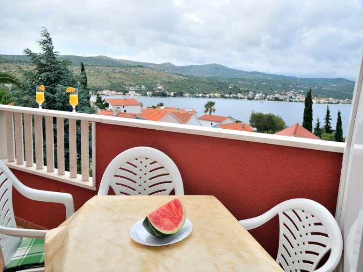 Two bedroom apartment with terrace and sea view Rogoznica (A-5269-d)