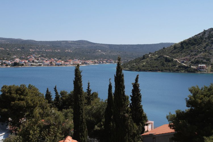 Two bedroom apartment with terrace and sea view Rogoznica (A-5269-d)