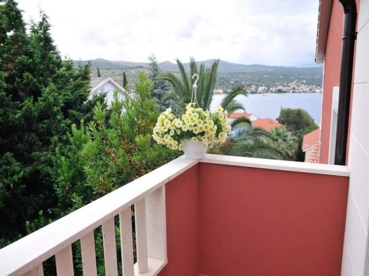 Two bedroom apartment with terrace and sea view Rogoznica (A-5269-d)