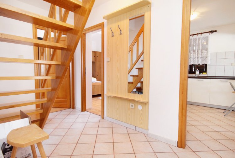 Four bedroom apartment with terrace and sea view Punat, Krk (A-5328-a)