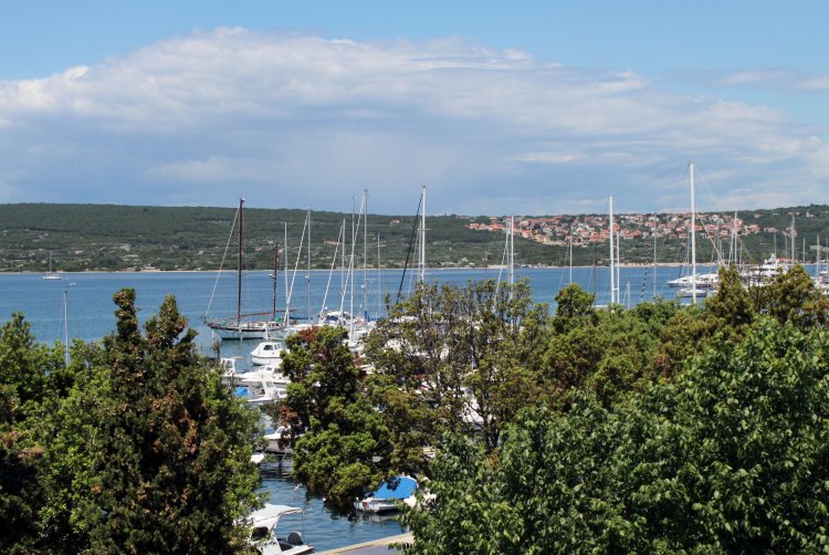 Four bedroom apartment with terrace and sea view Punat, Krk (A-5328-a)