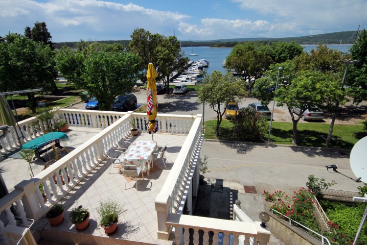 Two bedroom apartment with terrace and sea view Punat, Krk (A-5329-a)