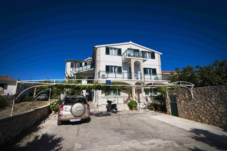 Crvelin A2 studio no.4