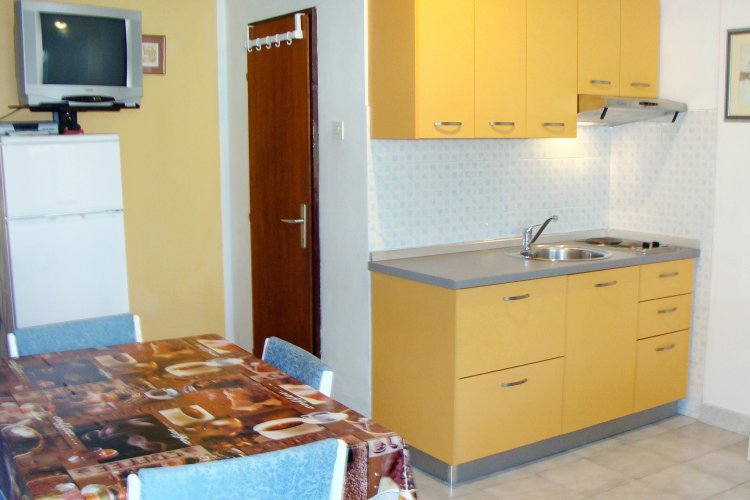 One bedroom apartment near beach Sukošan, Zadar (A-5819-c)