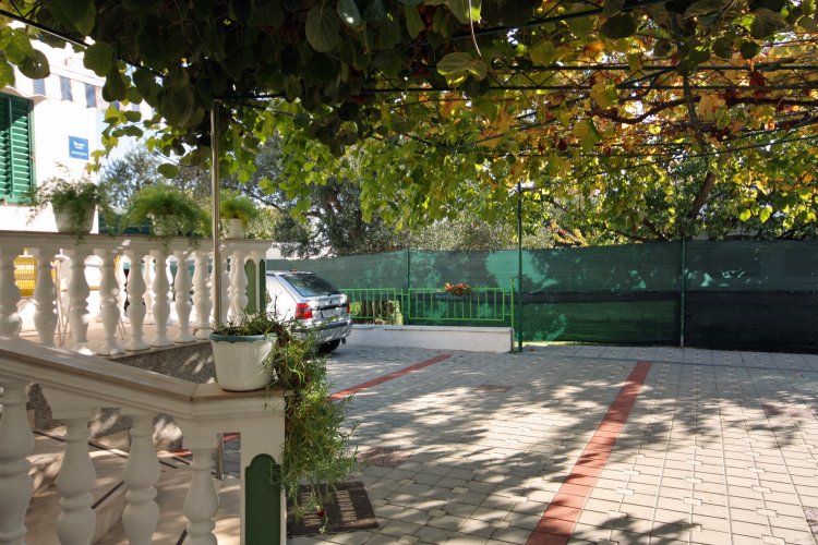 One bedroom apartment near beach Sukošan, Zadar (A-5819-c)