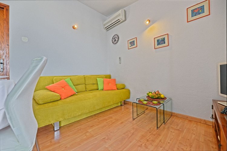 Two bedroom house with terrace and sea view Postira, Brač (K-6052)