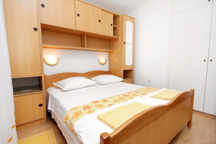 Two bedroom house with terrace and sea view Postira, Brač (K-6052)