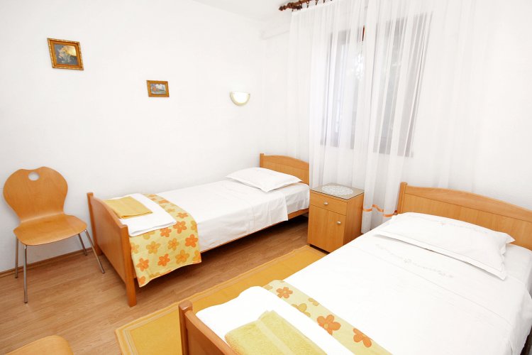 Two bedroom house with terrace and sea view Postira, Brač (K-6052)