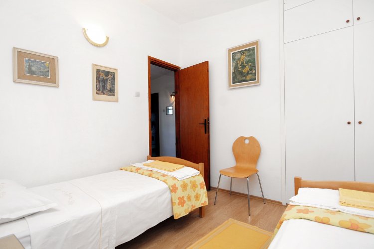 Two bedroom house with terrace and sea view Postira, Brač (K-6052)