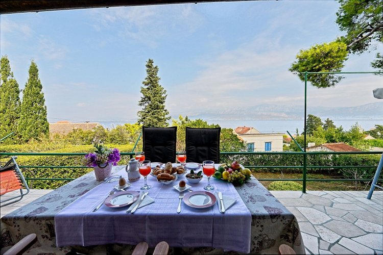 Two bedroom house with terrace and sea view Postira, Brač (K-6052)