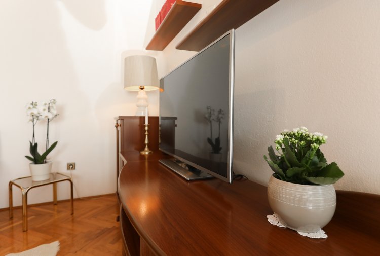 Three bedroom apartment near beach Postira, Brač (A-6053-a)