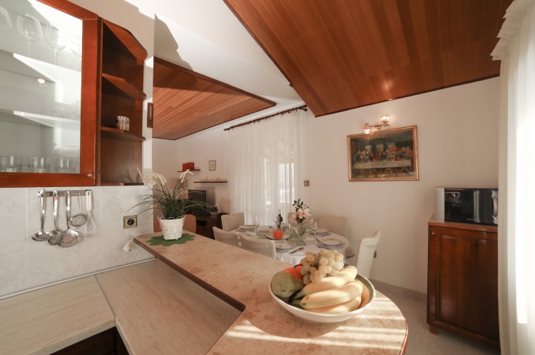 Three bedroom apartment near beach Postira, Brač (A-6053-a)