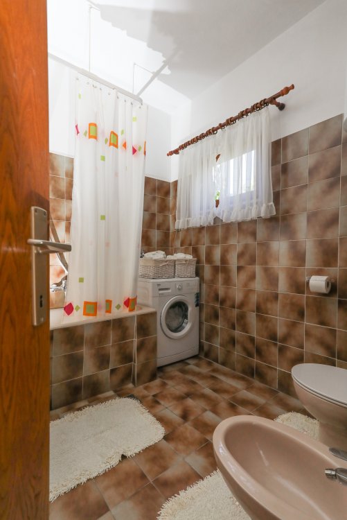 Three bedroom apartment near beach Postira, Brač (A-6053-a)