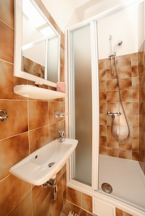 Three bedroom apartment near beach Postira, Brač (A-6053-a)