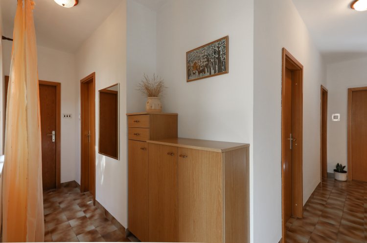 Three bedroom apartment near beach Postira, Brač (A-6053-a)