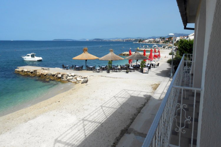 Two bedroom apartment near beach Podstrana, Split (A-6113-a)