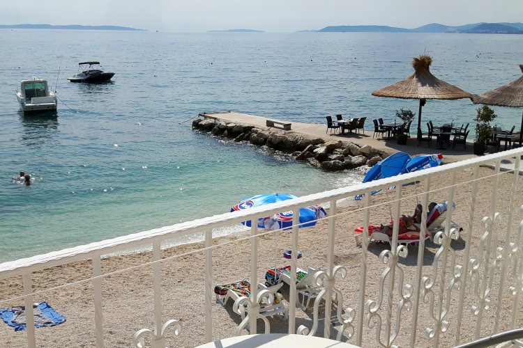 Two bedroom apartment near beach Podstrana, Split (A-6113-a)