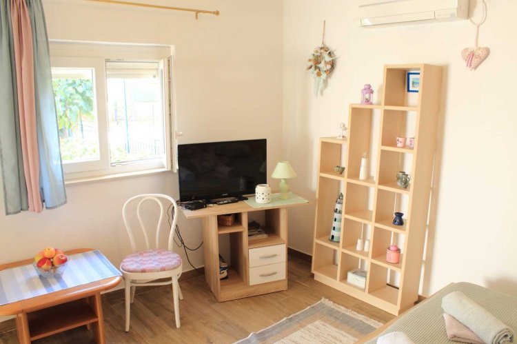 Apartment Garden house A2+1