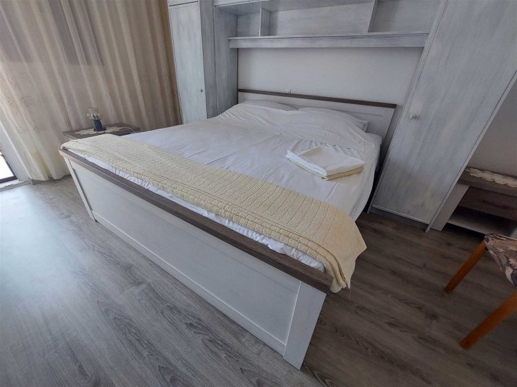 Apartment Black (2002-BPJ-1)