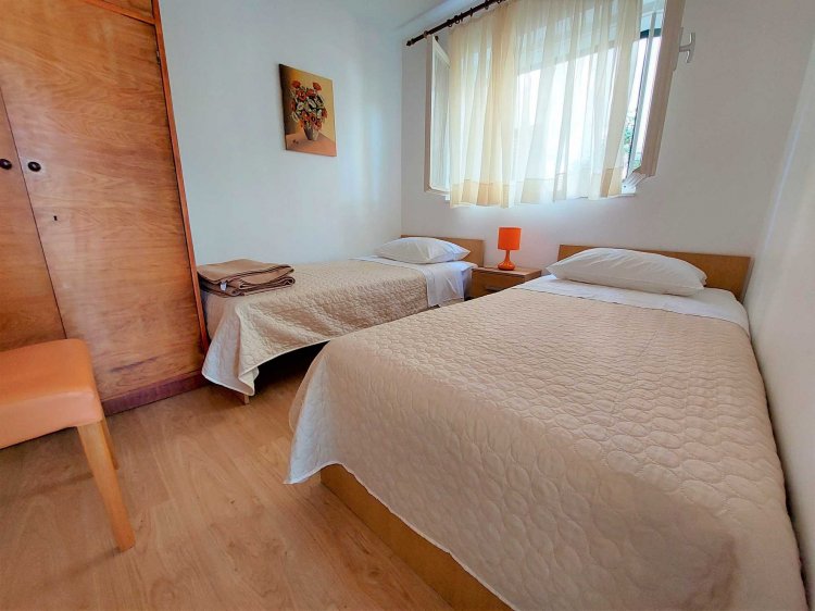Sea front holiday home Boby 4+1
