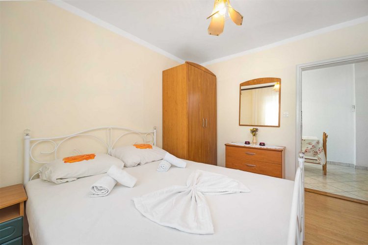 Apartment Rose Brodarica no.1 A4+1