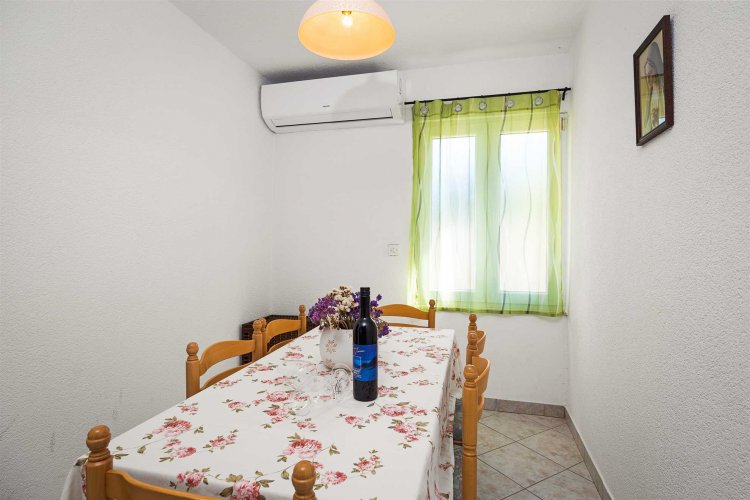 Apartment Rose Brodarica no.1 A4+1